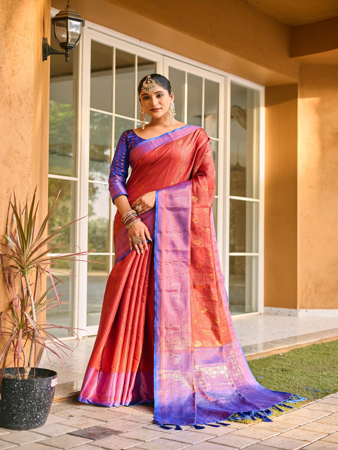 

Kandora Ethnic Motifs Woven Design Zari Banarasi Saree, Pink