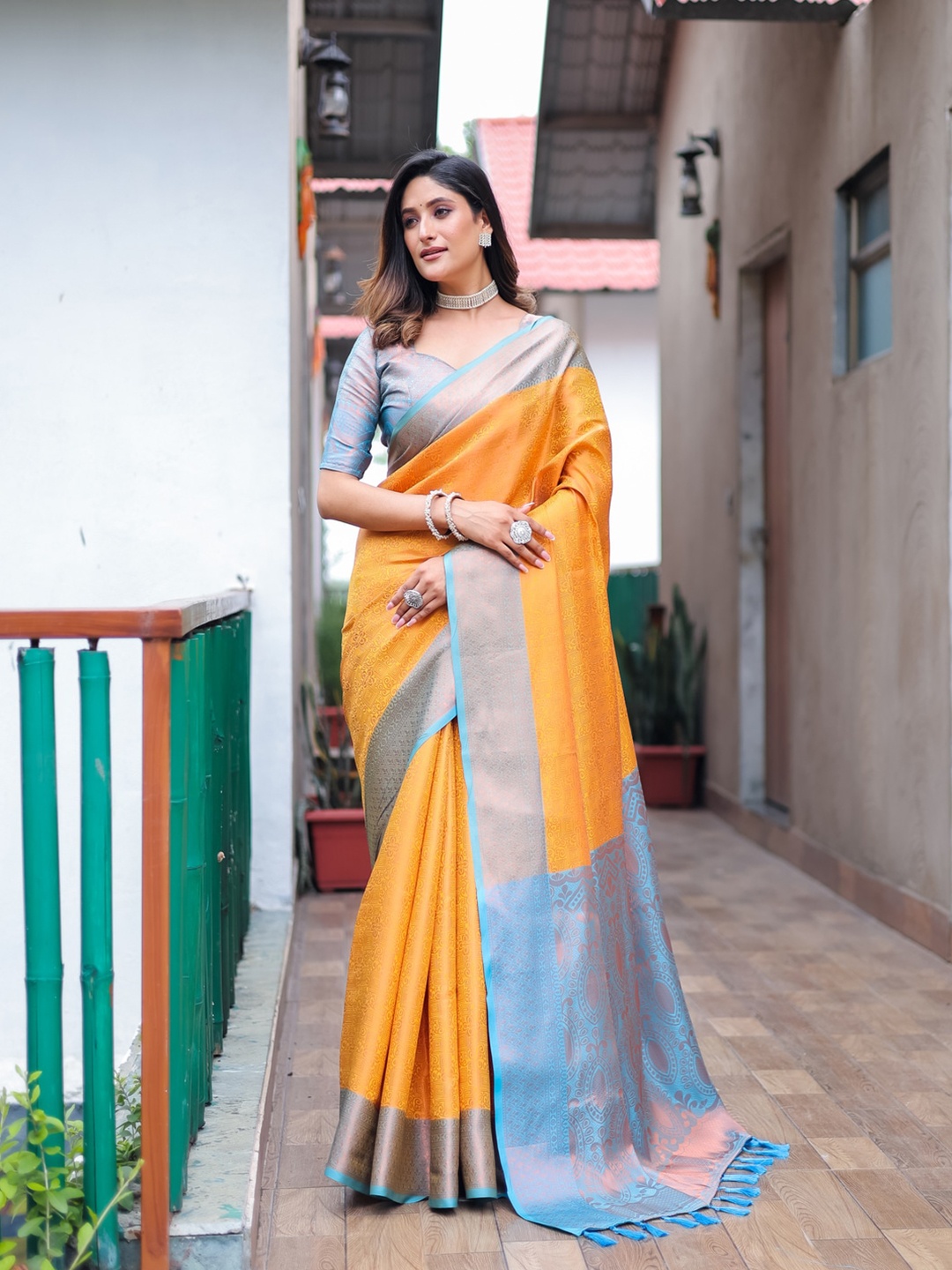 

Kandora Ethnic Motifs Woven Design Zari Kanjeevaram Silk Saree, Yellow