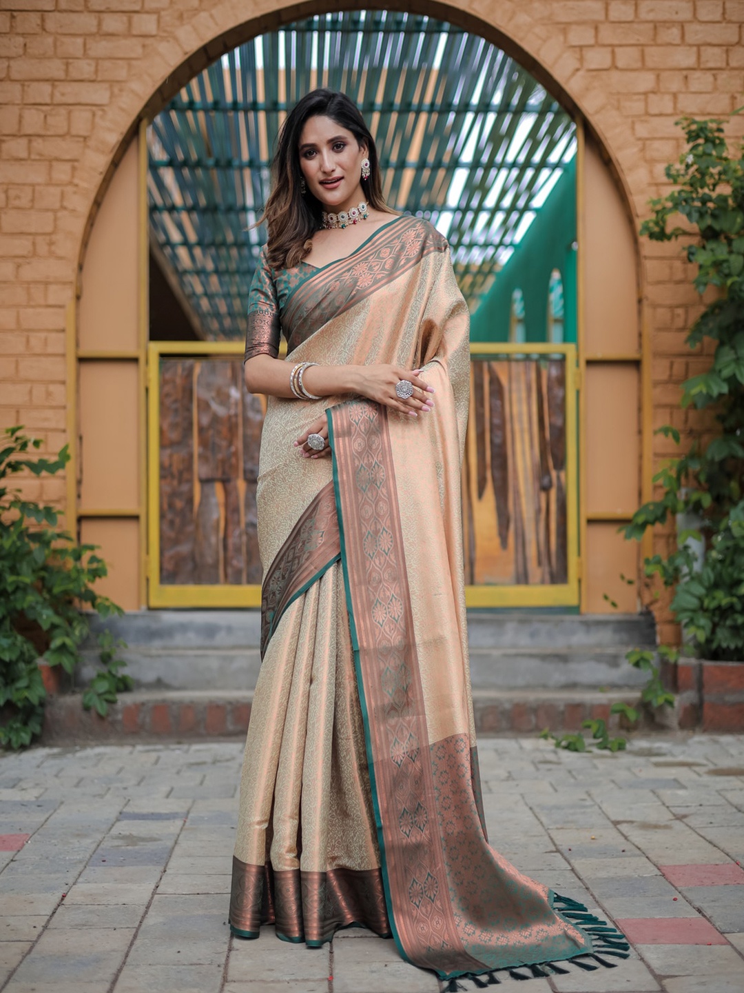 

Kandora Ethnic Motifs Woven Design Zari Kanjeevaram Silk Saree, Beige