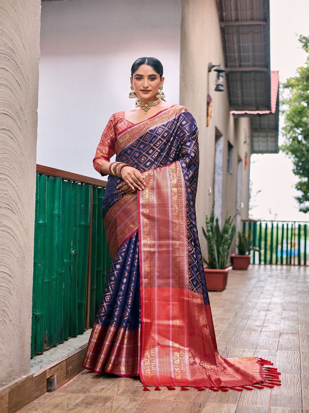 

Kandora Ethnic Motifs Woven Design Zari Banarasi Saree, Navy blue