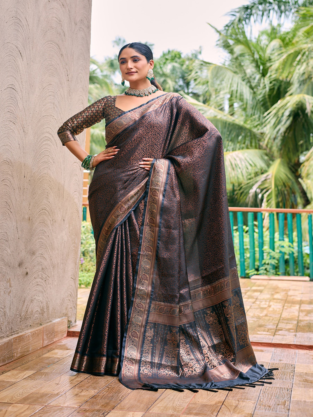 

Kandora Ethnic Motifs Woven Design Zari Banarasi Saree, Navy blue