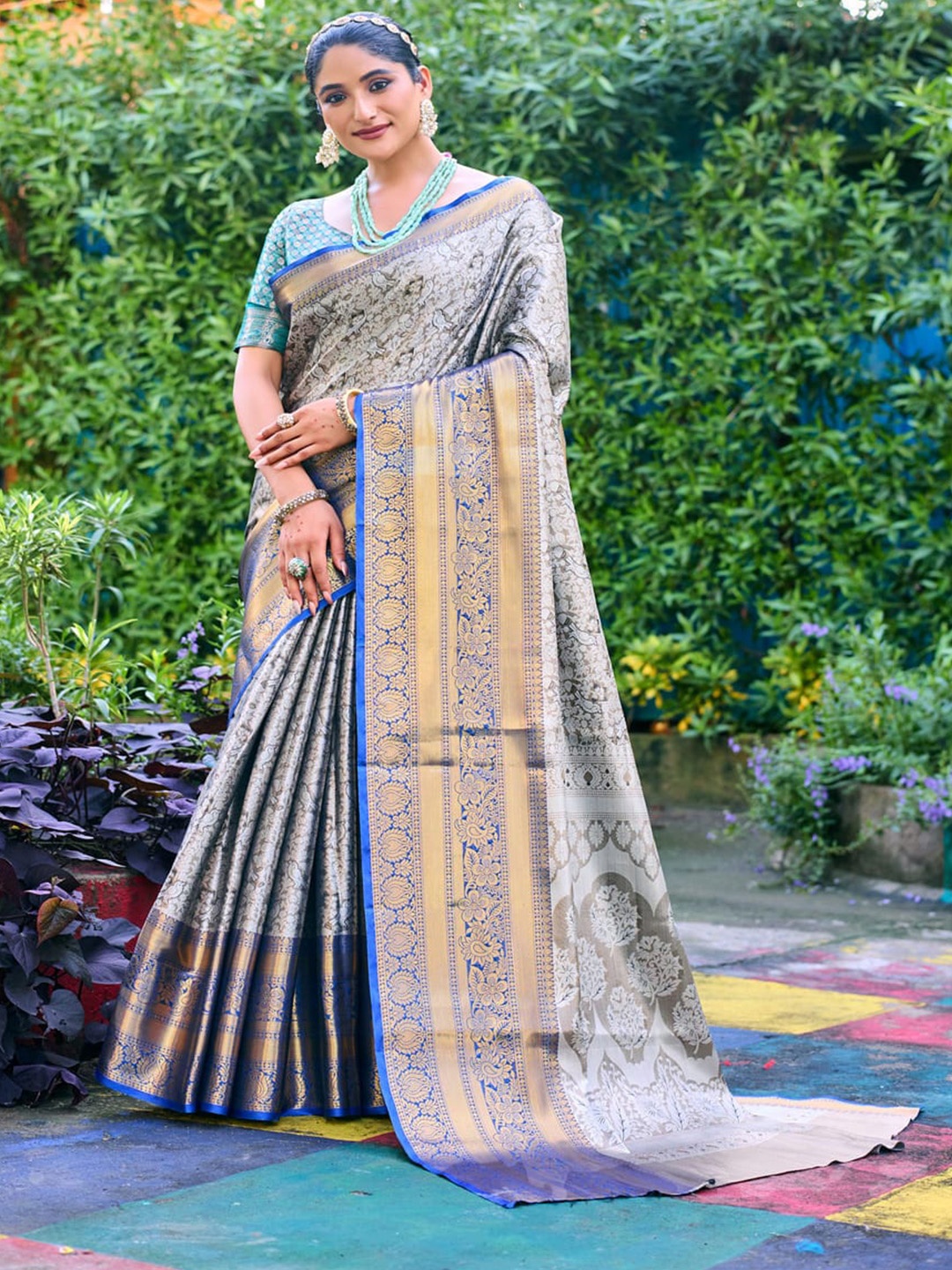 

Kandora Ethnic Motifs Woven Design Zari Tissue Banarasi Saree, Navy blue