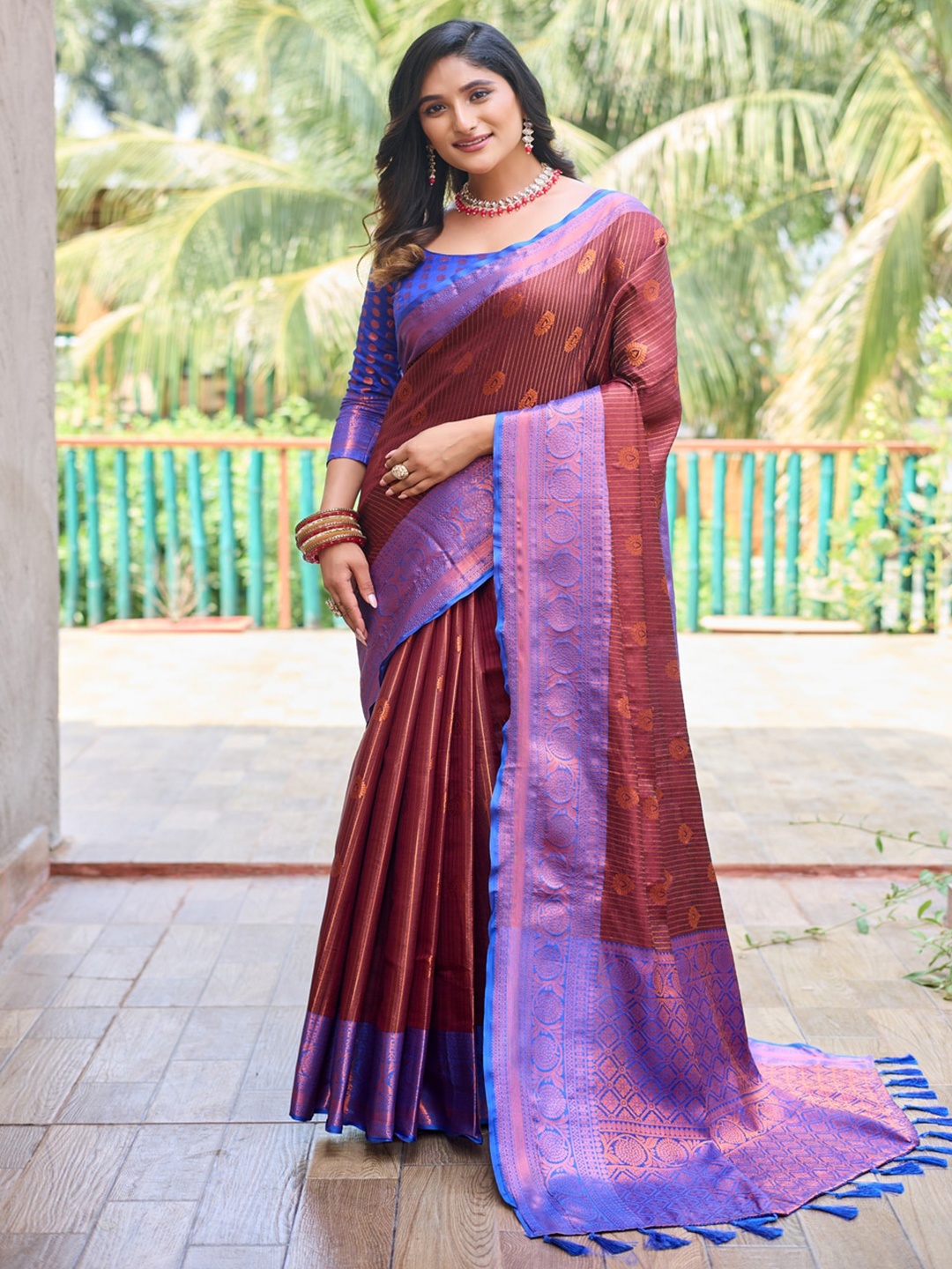 

Kandora Ethnic Motifs Woven Design Zari Banarasi Saree, Maroon