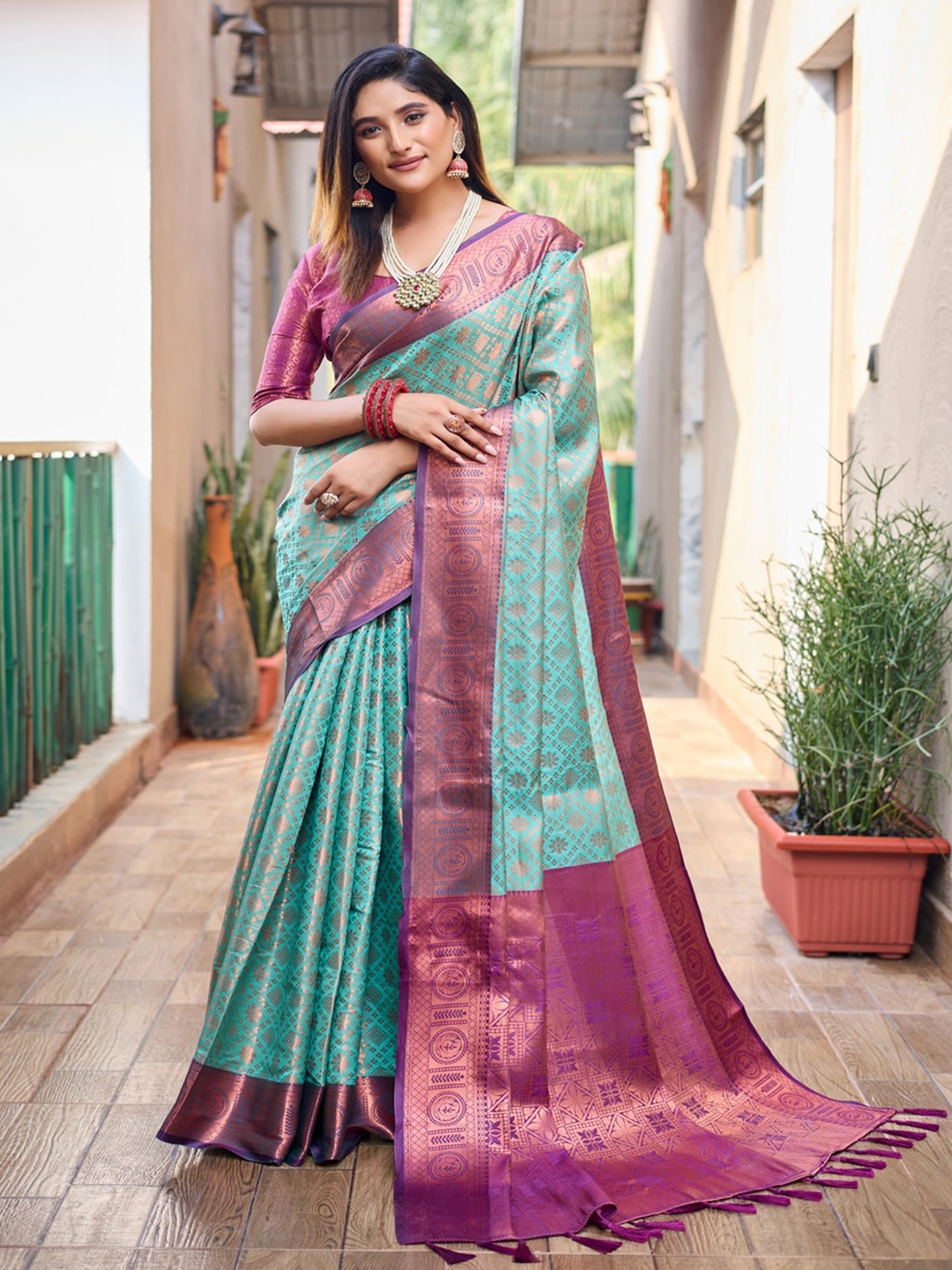

Kandora Ethnic Motifs Woven Design Zari Kanjeevaram Silk Saree, Blue