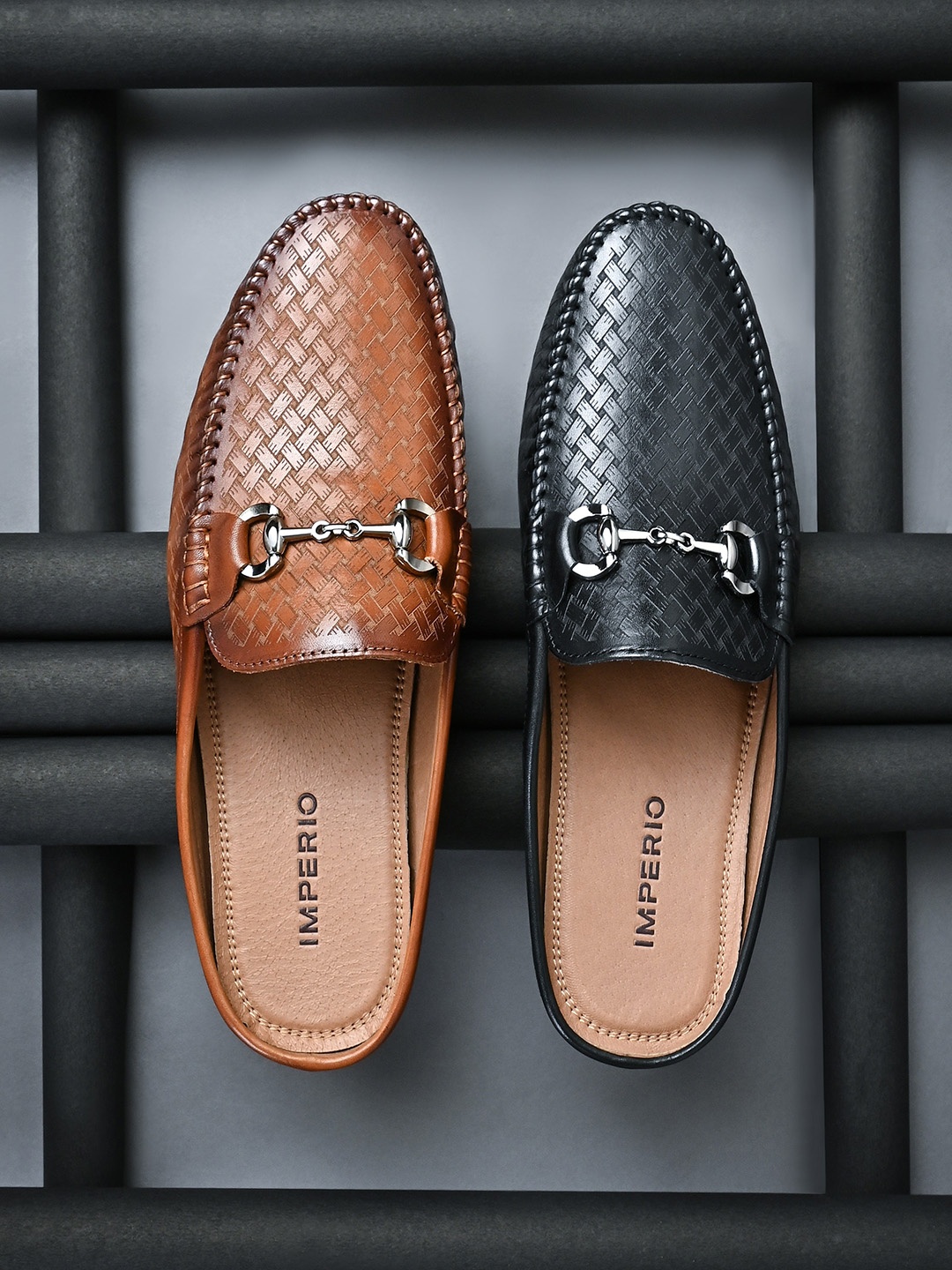 

Regal Men Textured Embellished Detail Lightweight Leather Mules, Black