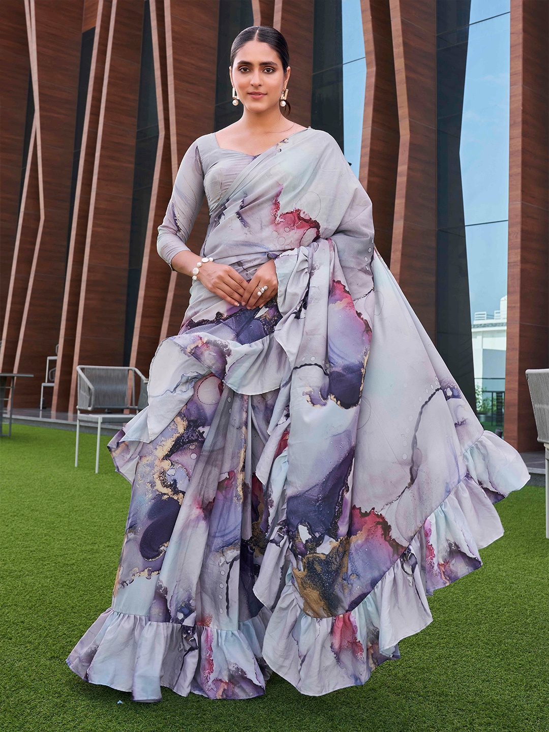 

Tikhi Imli Abstract Printed Satin Saree, Grey