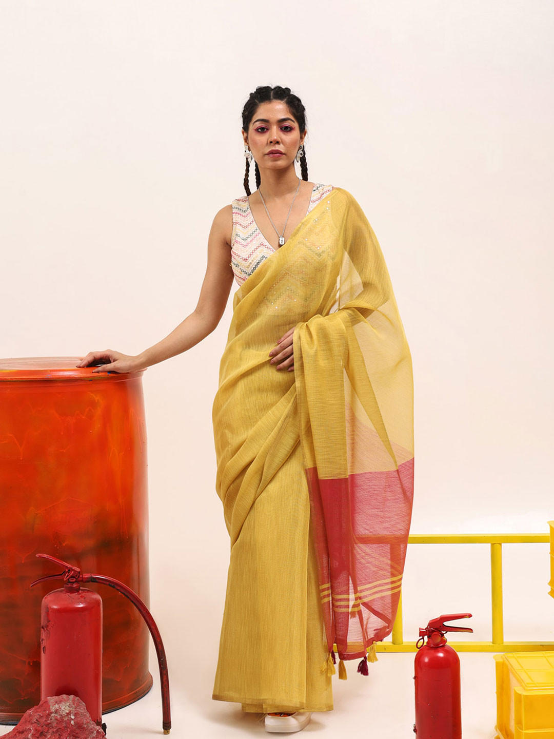 

Tikhi Imli Colourblocked Jute Silk Saree, Yellow