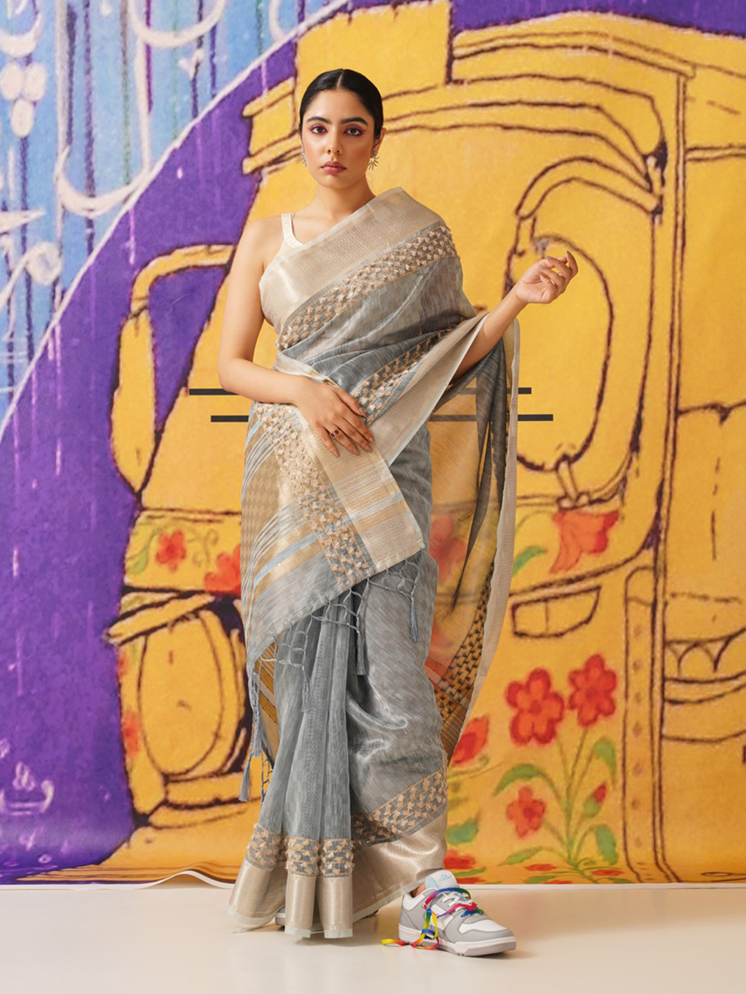 

Tikhi Imli Woven Design Sequinned Jute Silk Saree, Grey