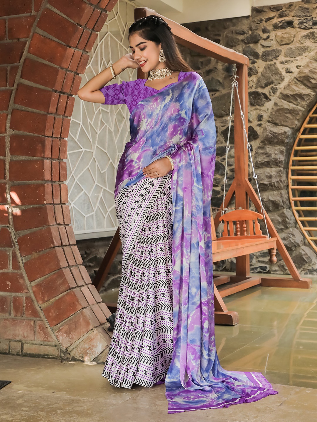 

Tikhi Imli Tie and Dye Crepe Half and Half Saree, Blue