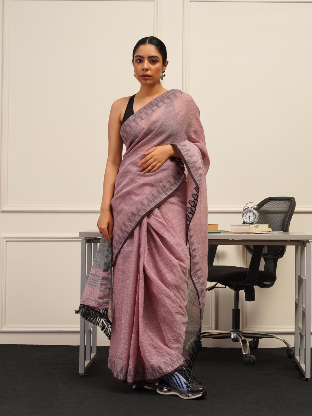 

Tikhi Imli Woven Design Cotton Saree, Mauve