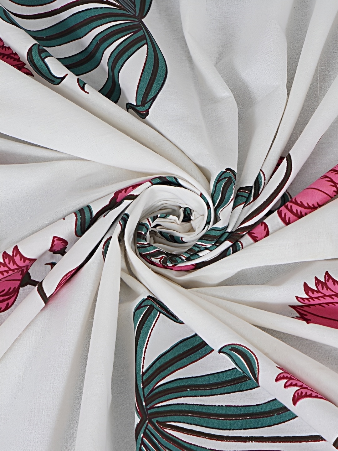 

LIVING ROOTS White & Green Ethnic Printed Cotton 210 TC King Bedsheet Set