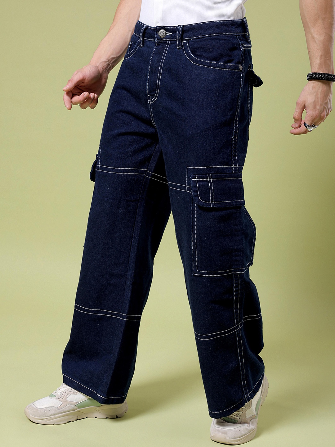 

The Indian Garage Co Men Wide Leg Contrast Stitch Mid-Rise Cotton Cargo Jeans, Blue