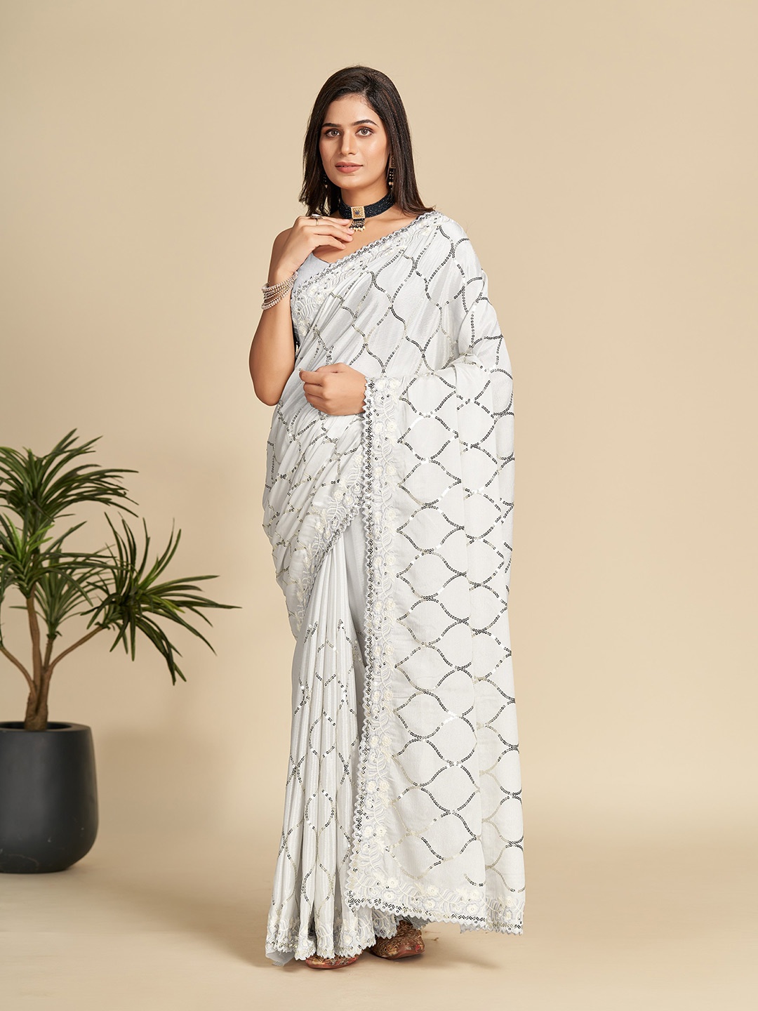 

Celeb Styles Sequinned Party Wear Saree, Grey