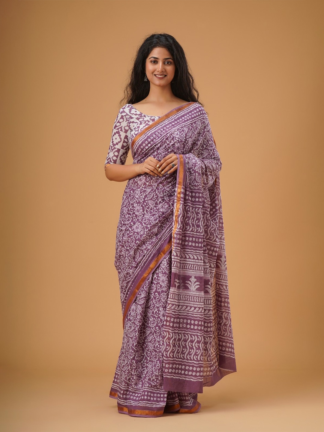 

KIAARON Ethnic Motifs Zari Pure Cotton Block Print Saree, Purple