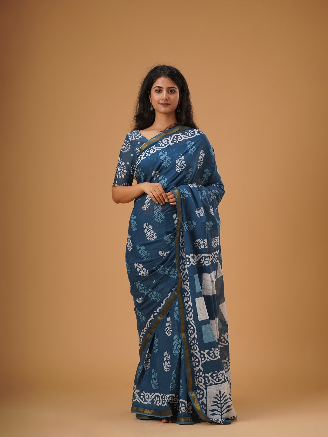 

KIAARON Ethnic Motifs Zari Pure Cotton Block Print Saree, Blue