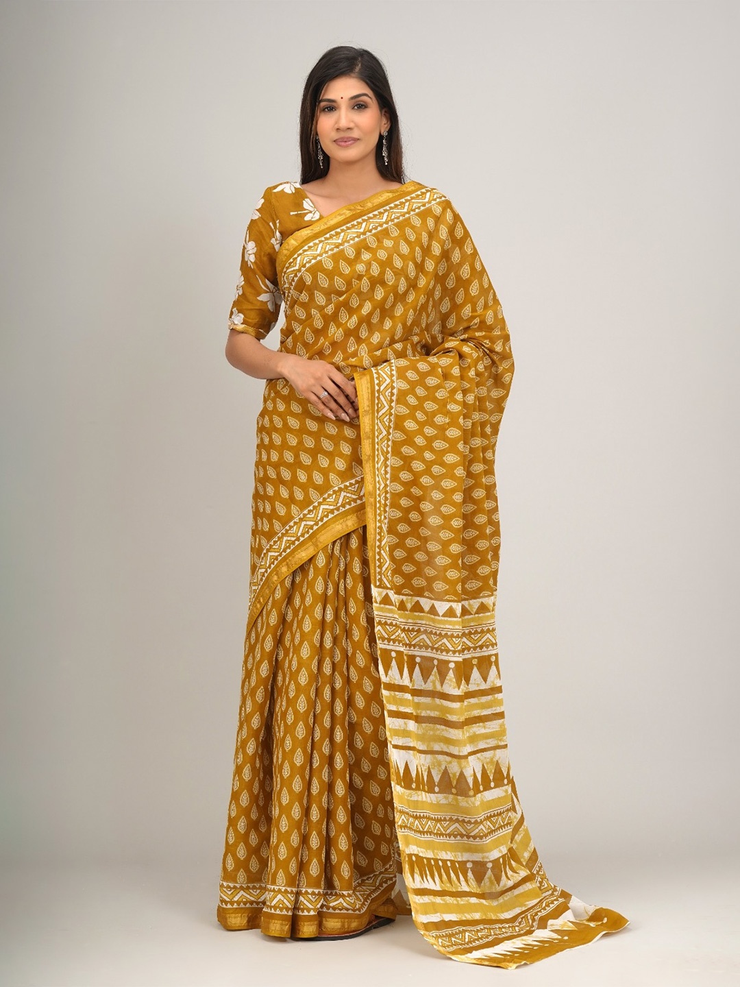 

KIAARON Ethnic Motifs Zari Pure Cotton Block Print Saree, Yellow