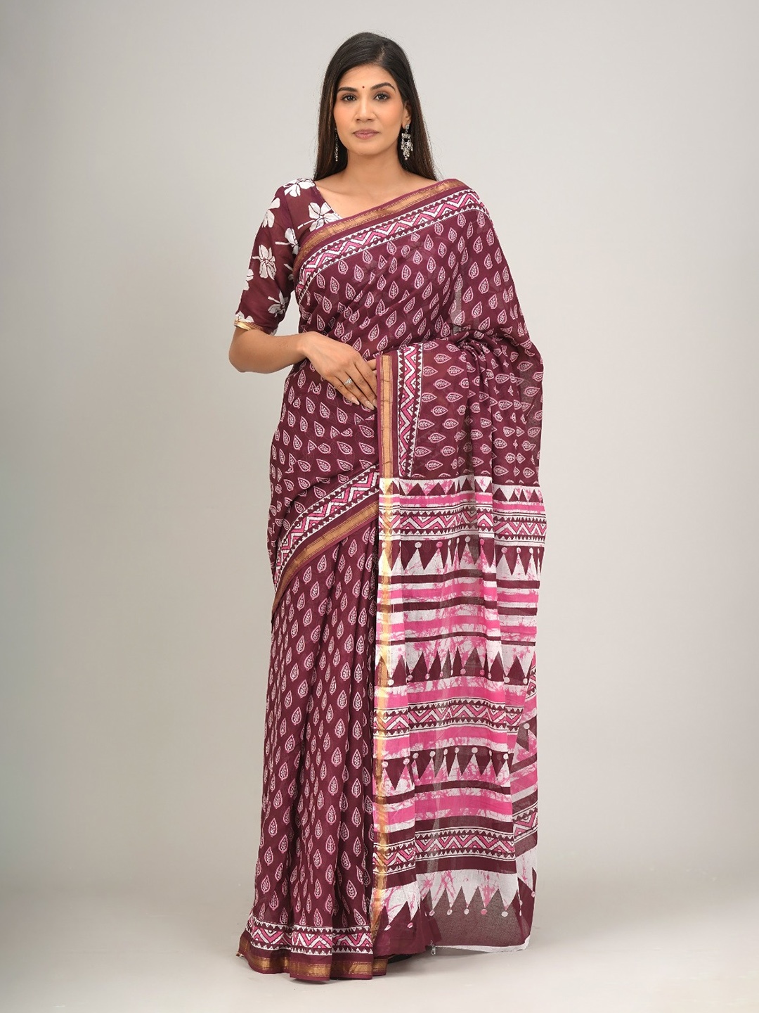 

KIAARON Ethnic Motifs Pure Cotton Block Print Saree, Maroon