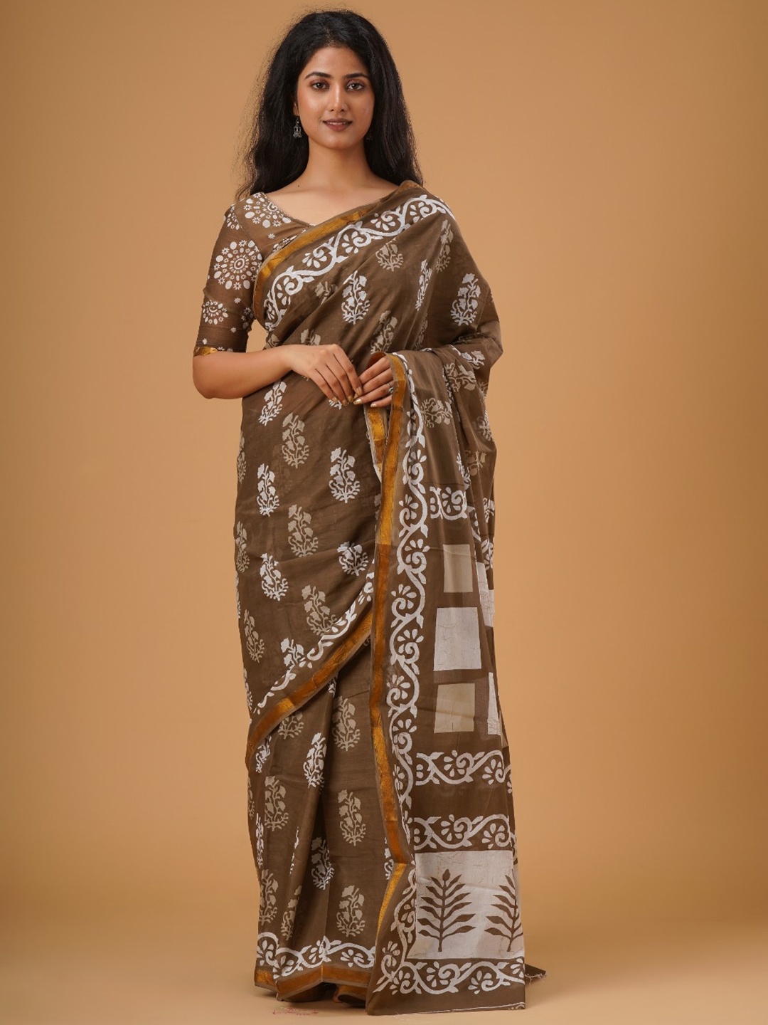 

KIAARON Ethnic Motifs Zari Pure Cotton Block Print Saree, Brown