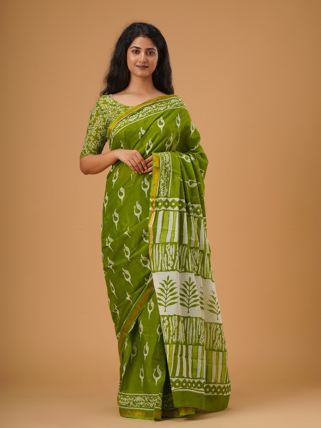

KIAARON Ethnic Motifs Zari Mulmul Cotton Block Print Saree, Green