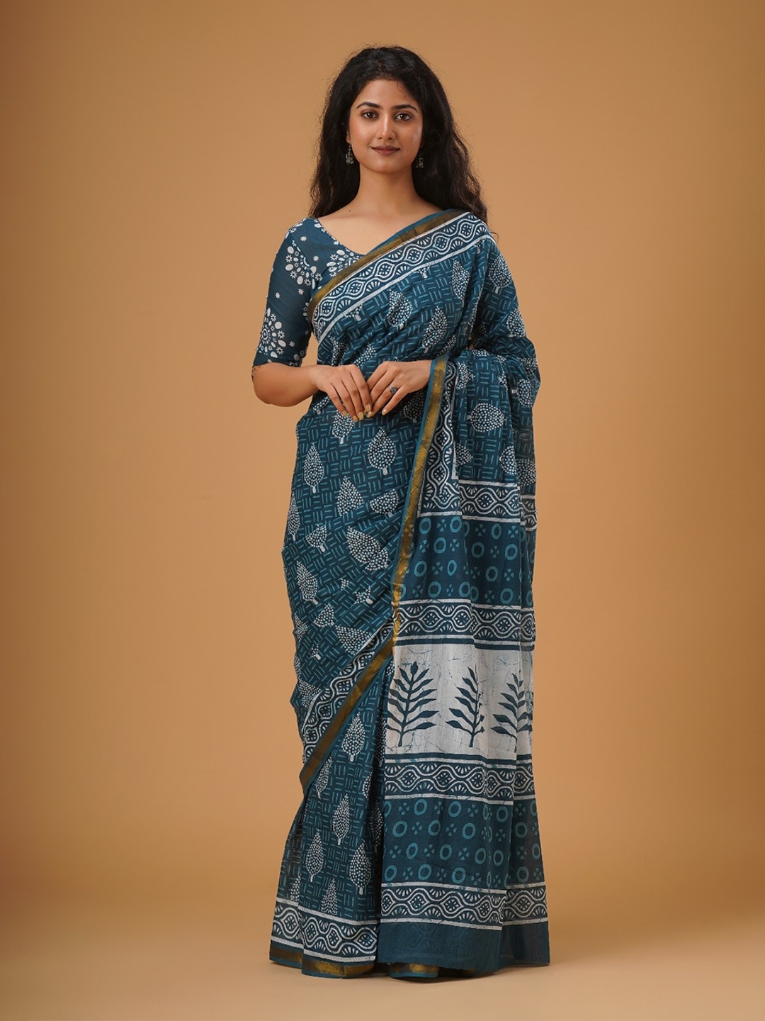 

KIAARON Ethnic Motifs Zari Pure Cotton Block Print Saree, Blue