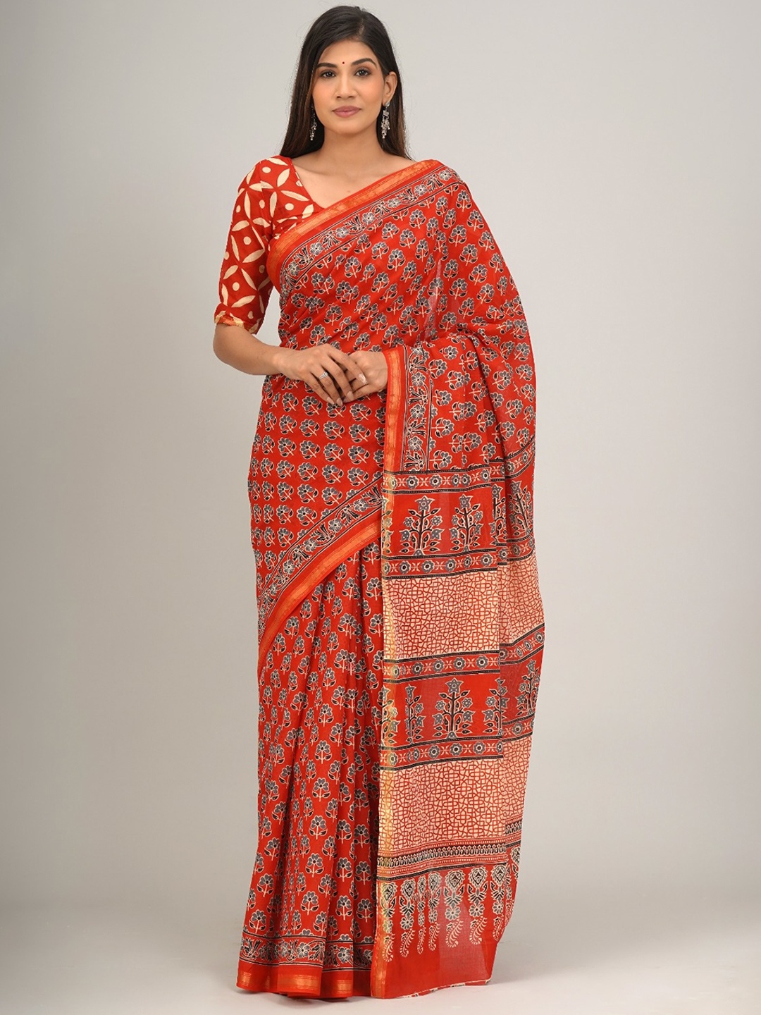 

KIAARON Ethnic Motifs Zari Mulmul Cotton Block Print Saree, Red