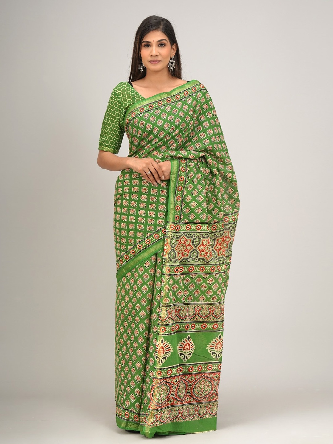 

KIAARON Ethnic Motifs Zari Pure Cotton Block Print Saree, Green
