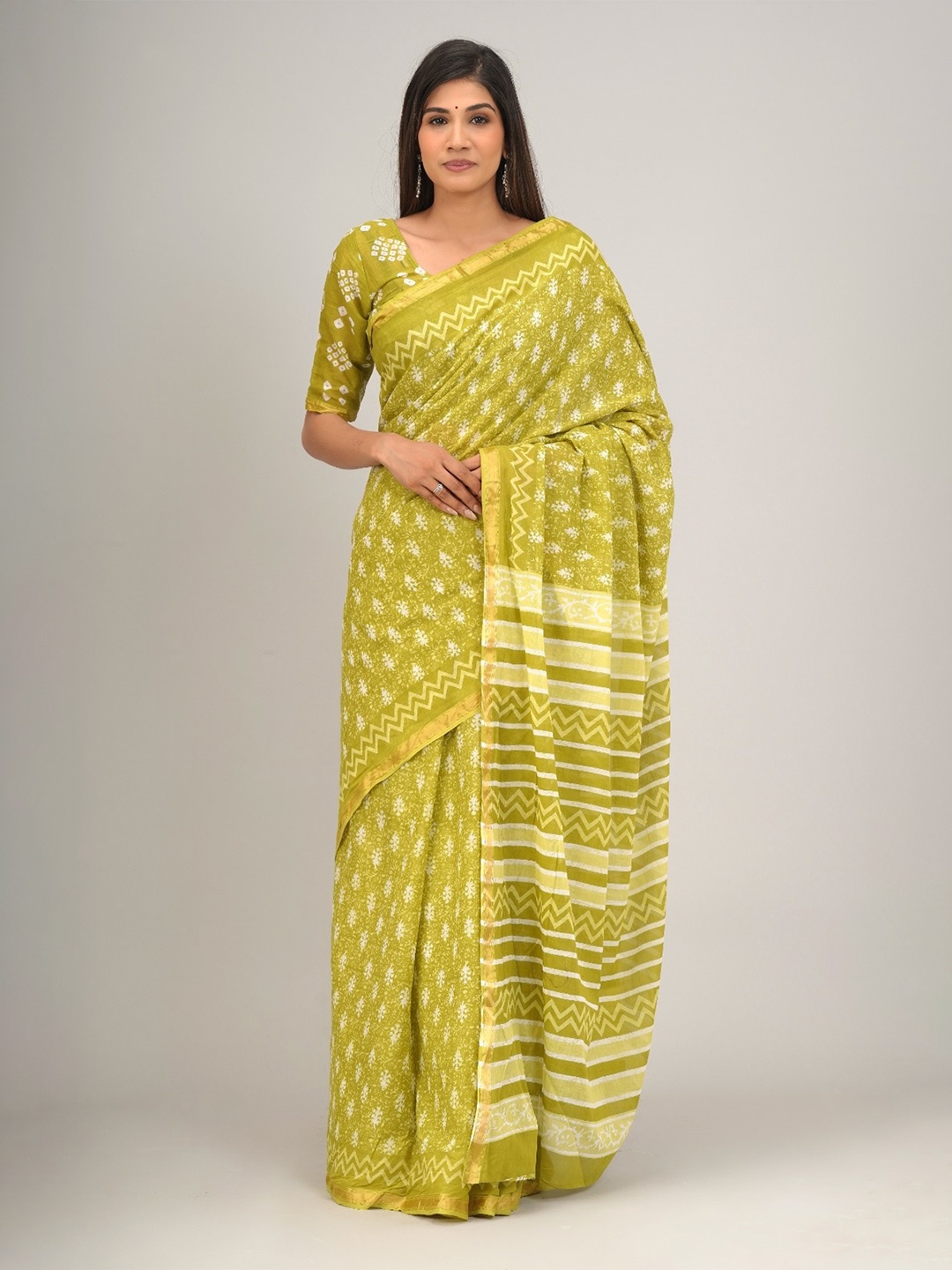 

KIAARON Ethnic Motifs Zari Mulmul Cotton Block Print Saree, Green