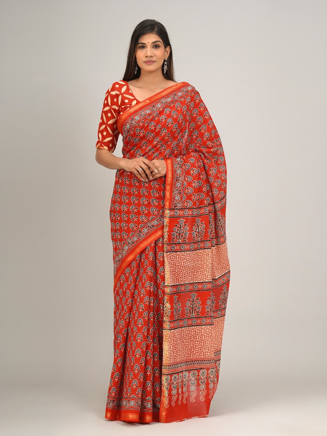 

TROPWEAR Ethnic Motifs Zari Pure Cotton Block Print Saree, Red