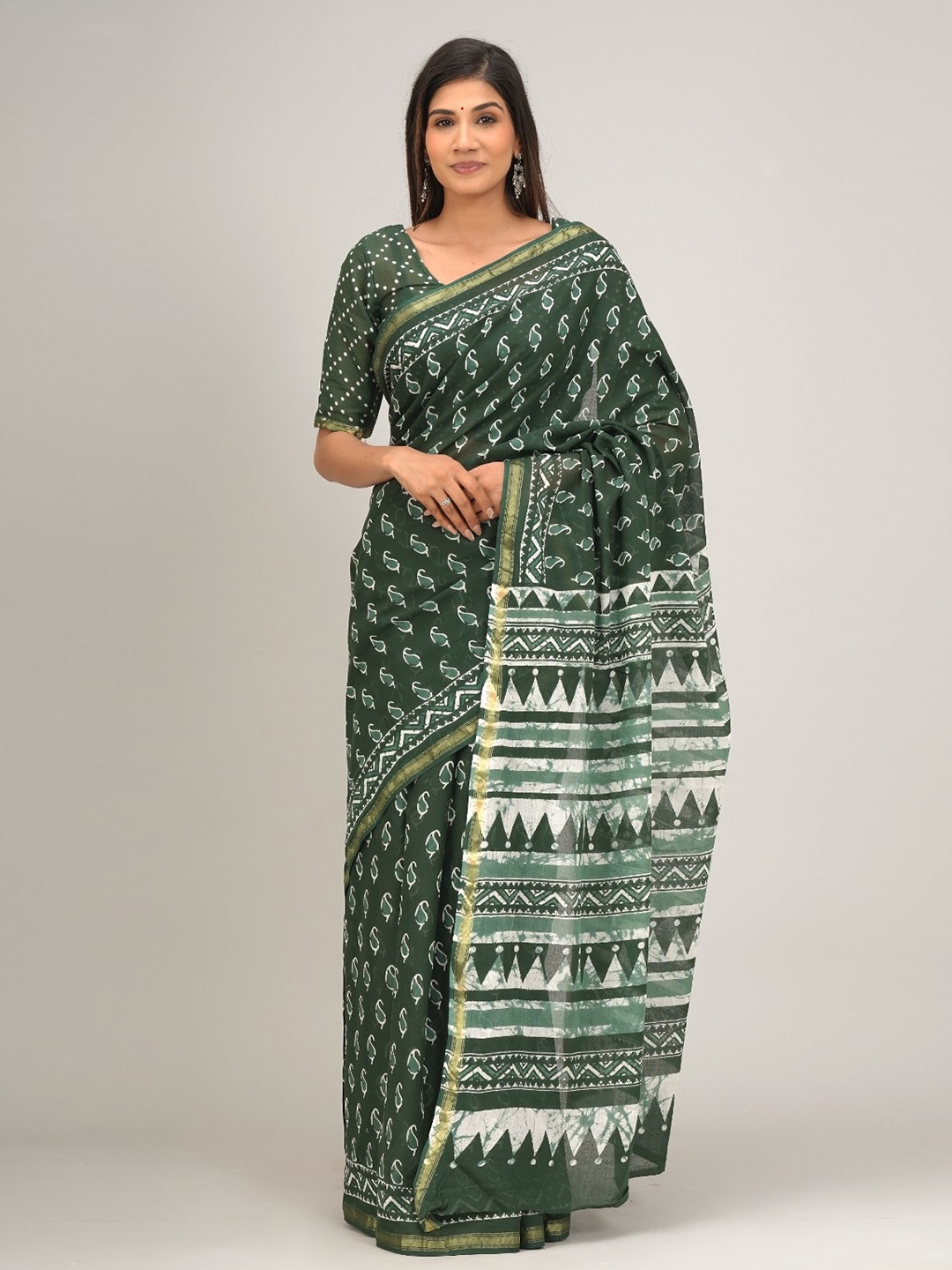 

TROPWEAR Ethnic Motifs Zari Pure Cotton Block Print Saree, Green