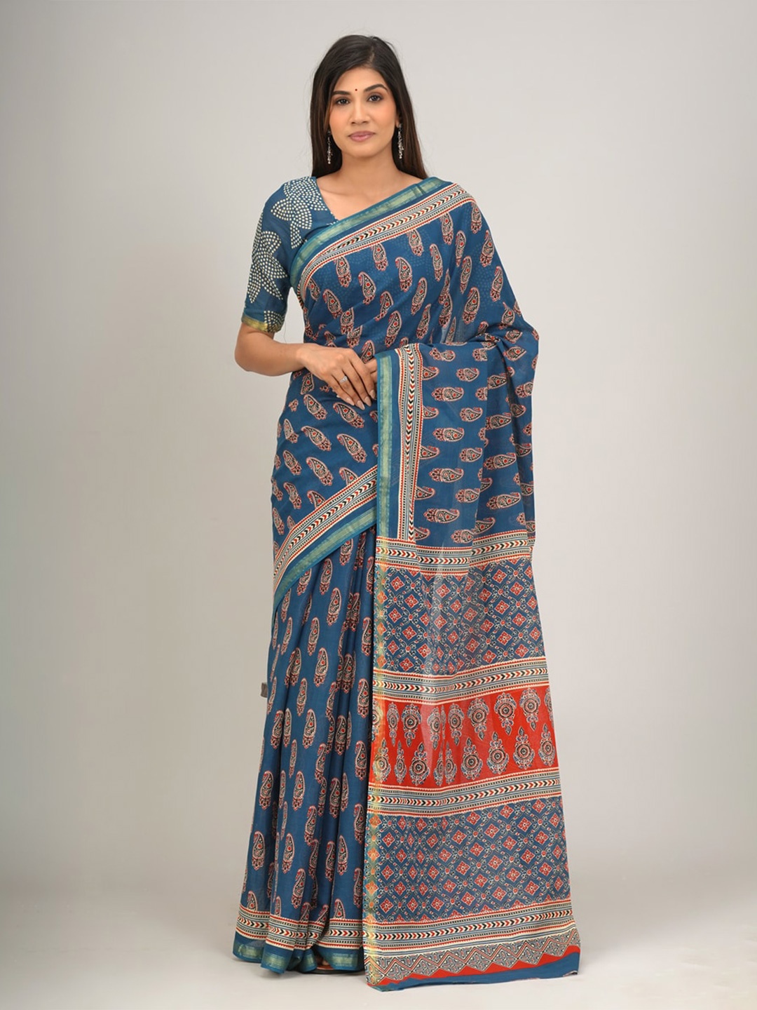 

TROPWEAR Ethnic Motifs Zari Pure Cotton Block Print Saree, Blue