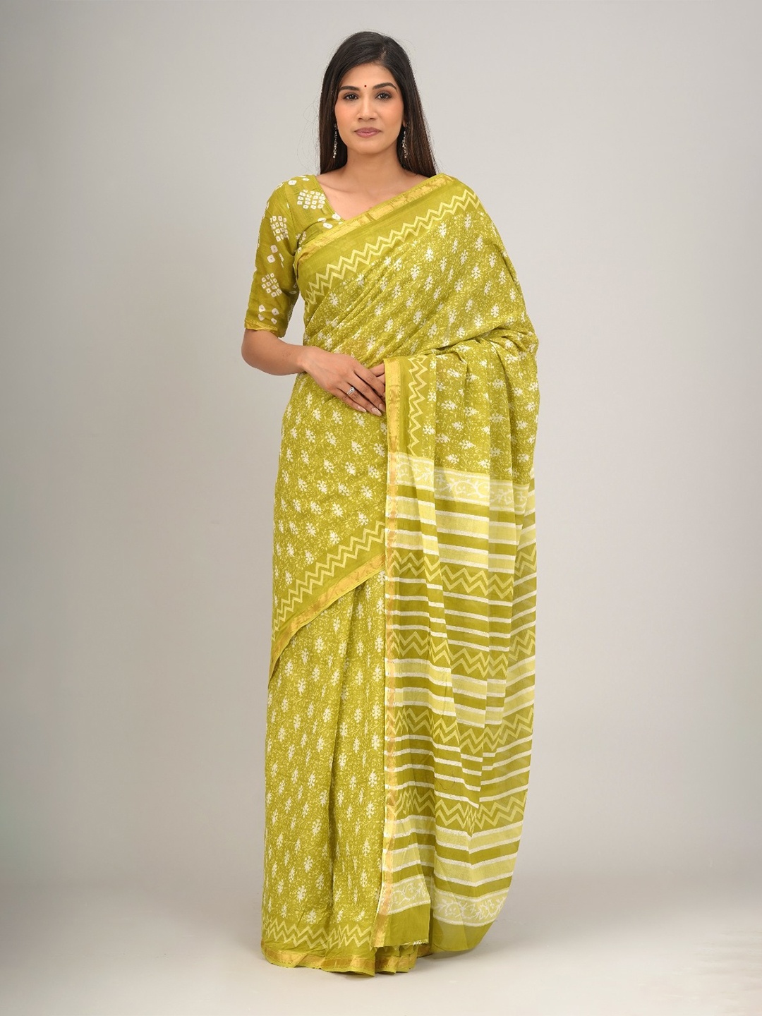 

TROPWEAR Ethnic Motifs Zari Pure Cotton Block Print Saree, Green