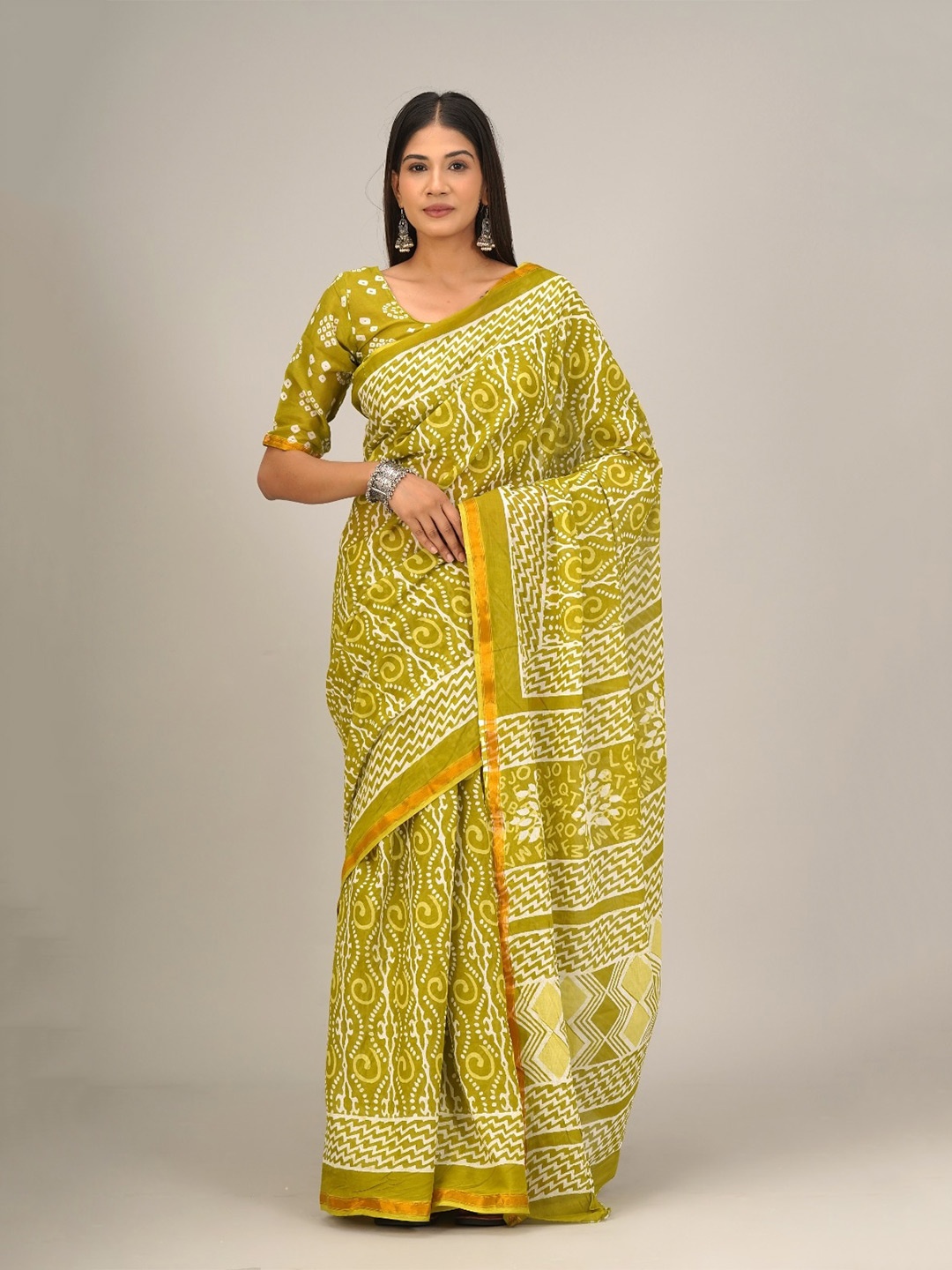 

TROPWEAR Ethnic Motifs Zari Pure Cotton Block Print Saree, Green