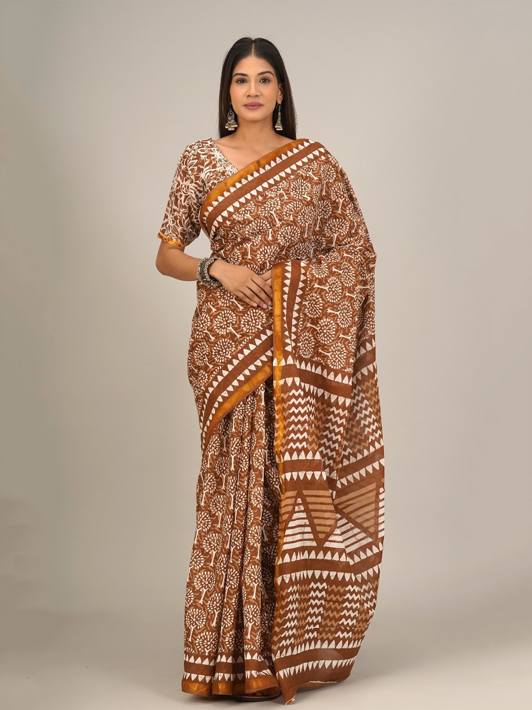 

TROPWEAR Ethnic Motifs Zari Pure Cotton Handloom Block Print Saree, Brown