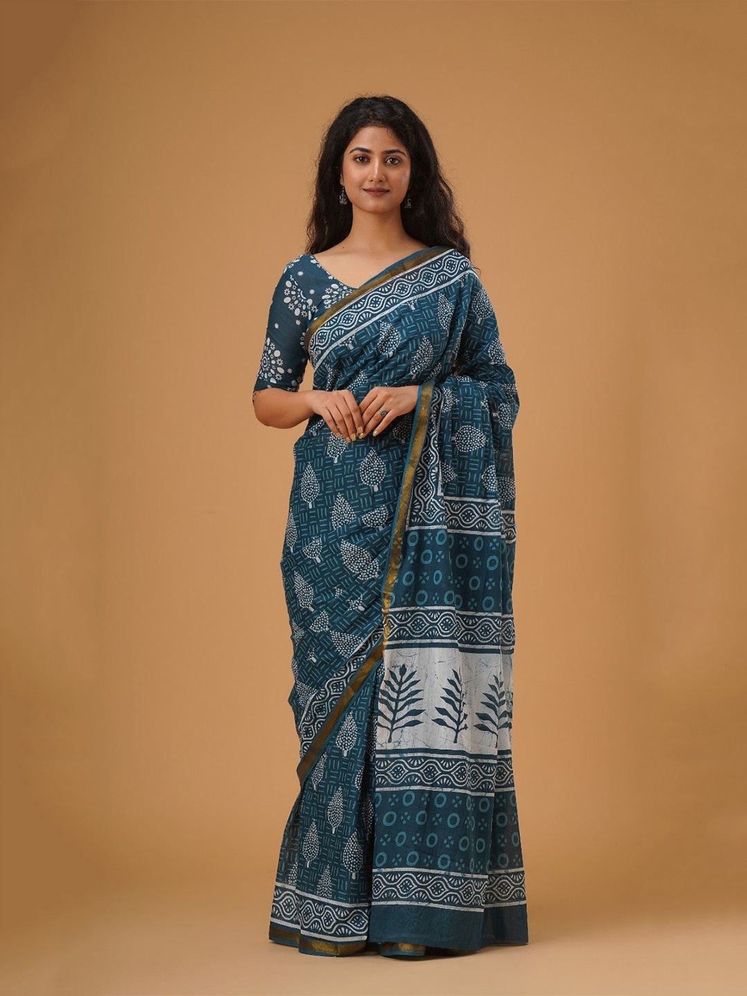 

TROPWEAR Ethnic Motifs Zari Pure Cotton Block Print Saree, Blue