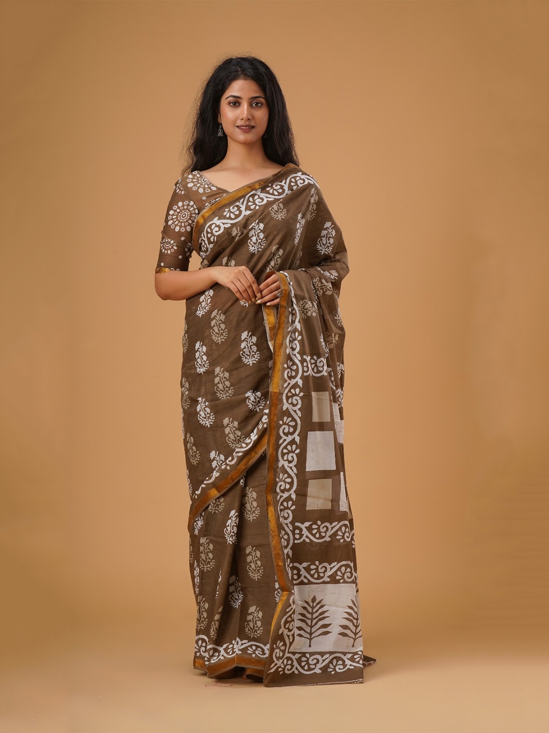 

TROPWEAR Ethnic Motifs Zari Pure Cotton Block Print Saree, Brown