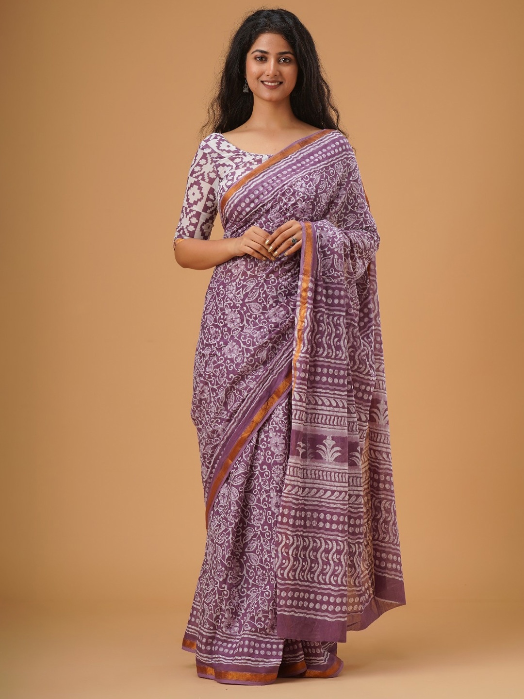 

TROPWEAR Ethnic Motifs Zari Pure Cotton Block Print Saree, Purple