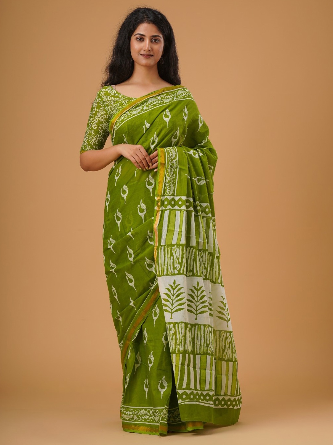 

TROPWEAR Ethnic Motifs Zari Pure Cotton Block Print Saree, Green