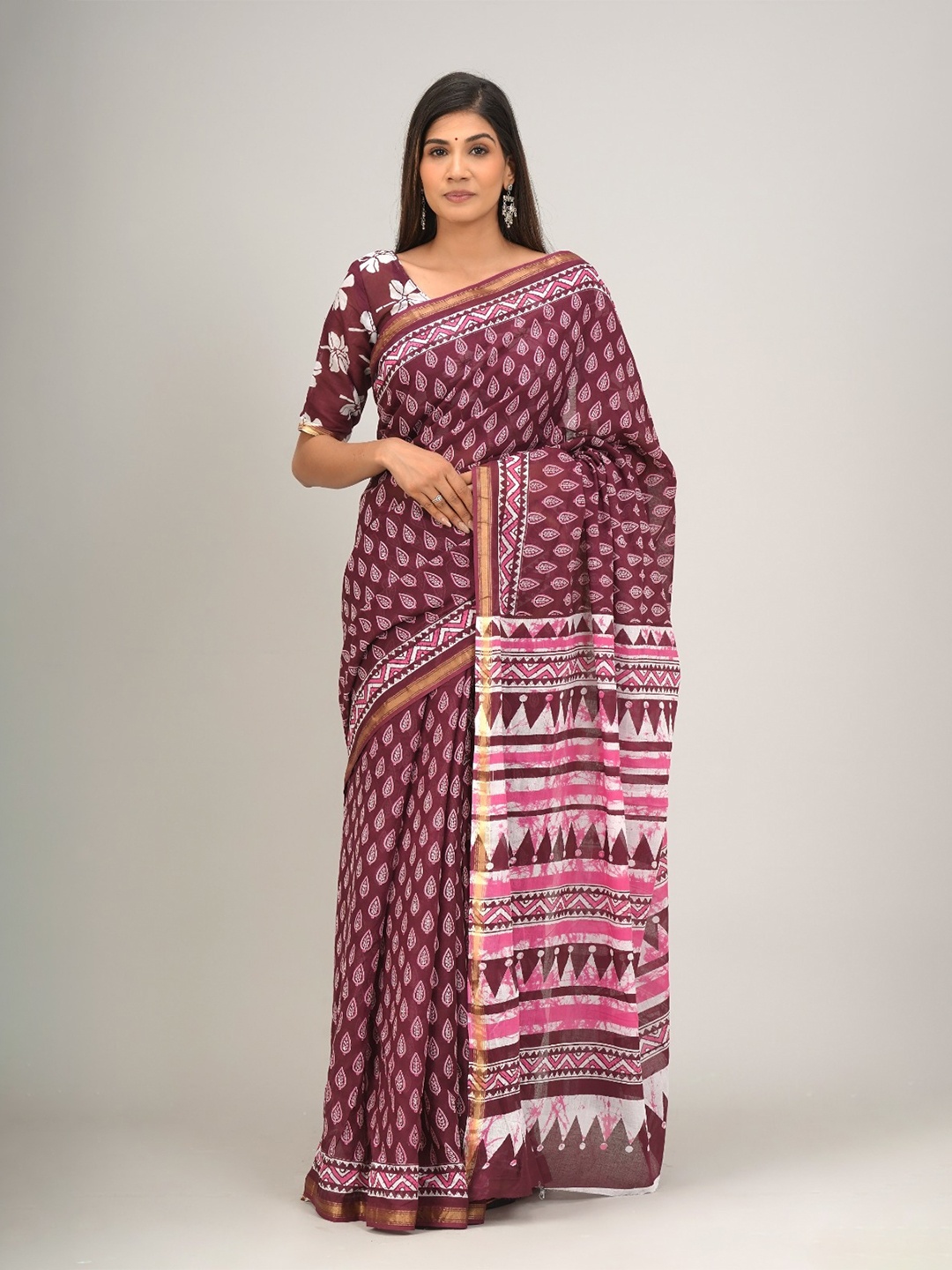 

TROPWEAR Ethnic Motifs Zari Pure Cotton Block Print Saree, Maroon