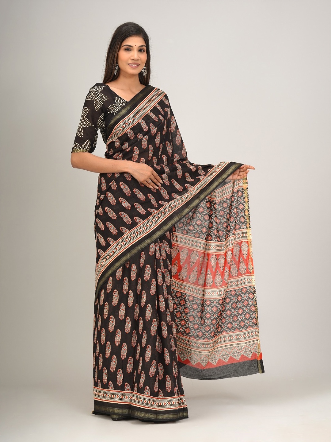 

clothonus Ethnic Motifs Printed Zari Pure Cotton Block Print Saree, Black