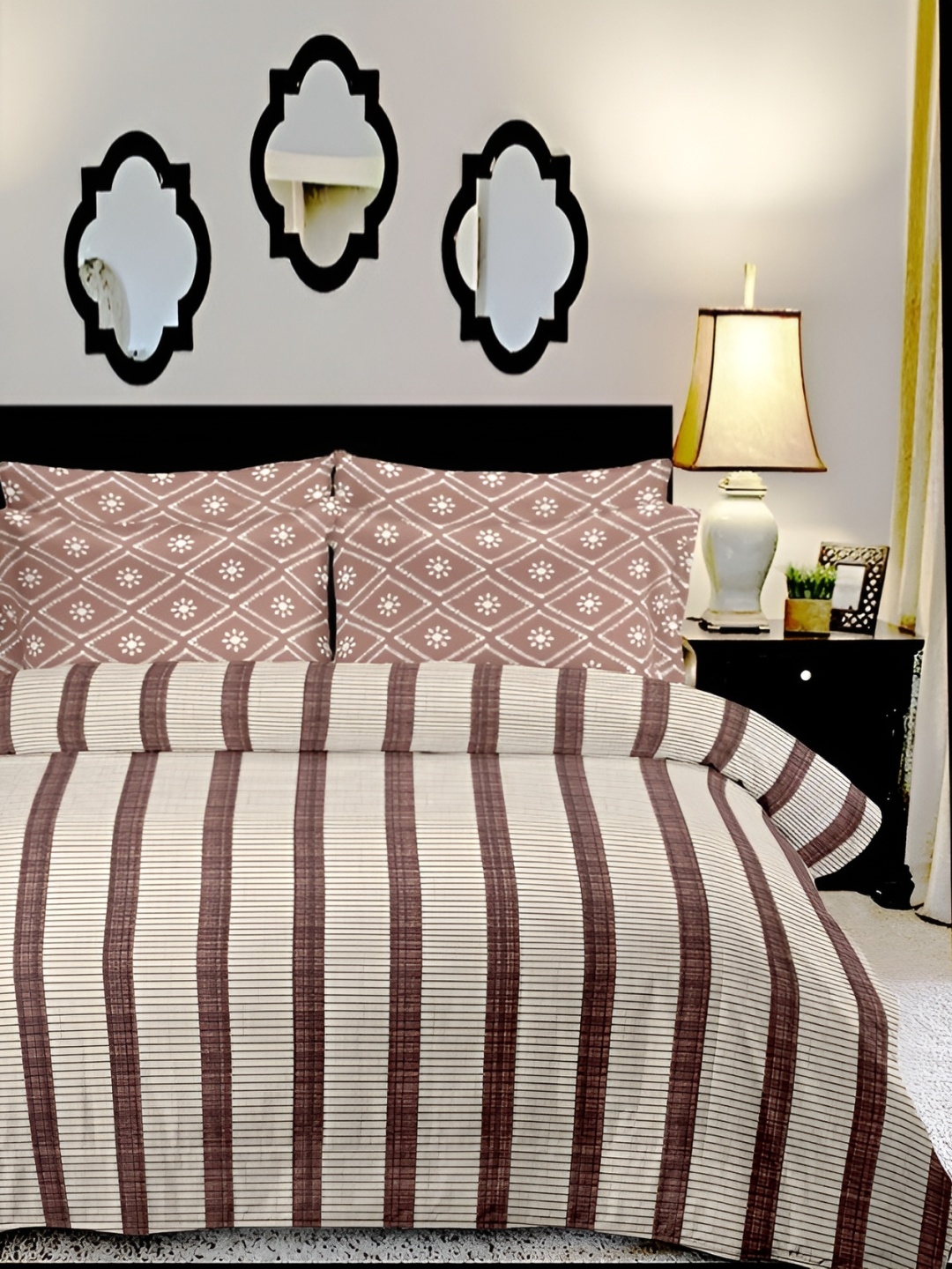 

Bedbathandbliss Brown & Cream Geometric 300 TC King Bedsheet With 2 Pillow Covers