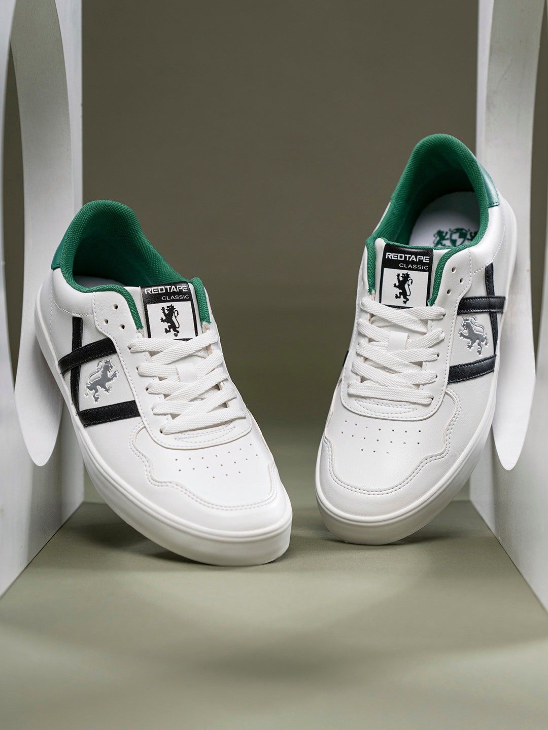 

Red Tape Men Round Toe Sneakers, White