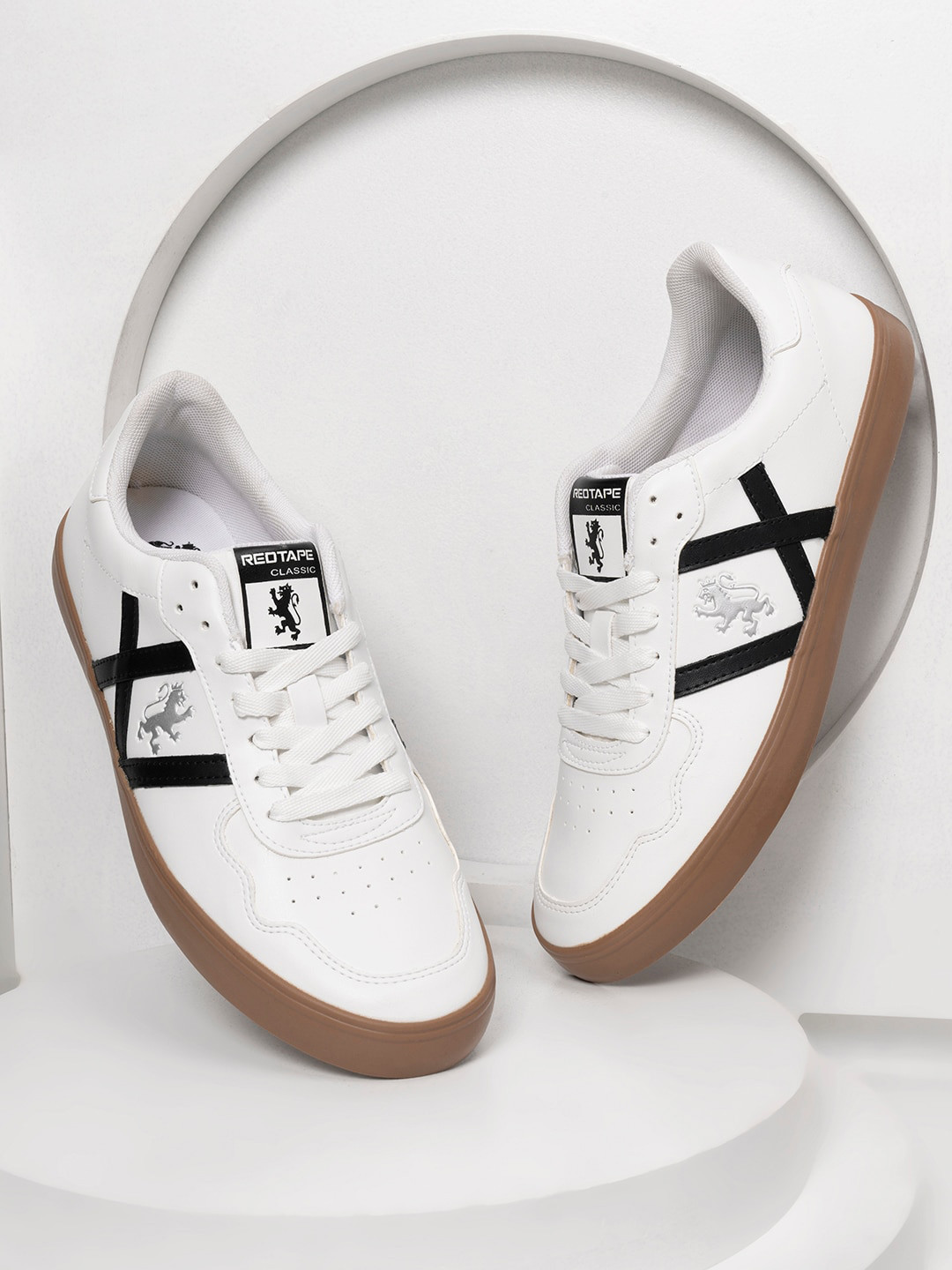 

Red Tape Men Round Toe Sneakers, White