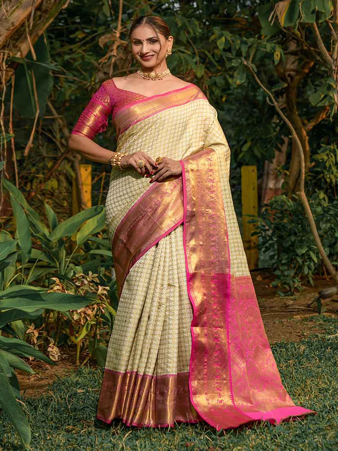 

KALINI Geometric Woven Design Zari Saree, Cream