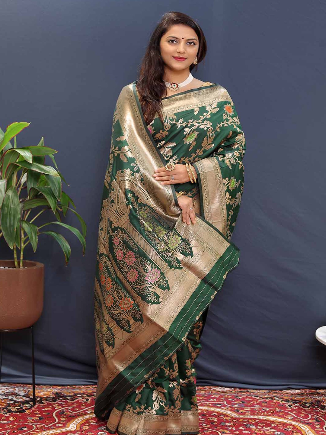 

KALINI Ethnic Motifs Woven Design Zari Art Silk Saree, Green