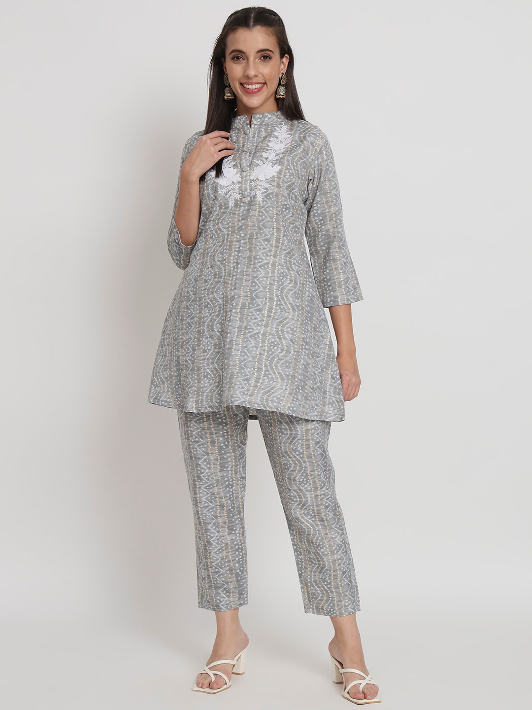 

SALWAT Floral Printed Mandarin Collar Three-Quarter Sleeves Cotton Kurta Set, Grey