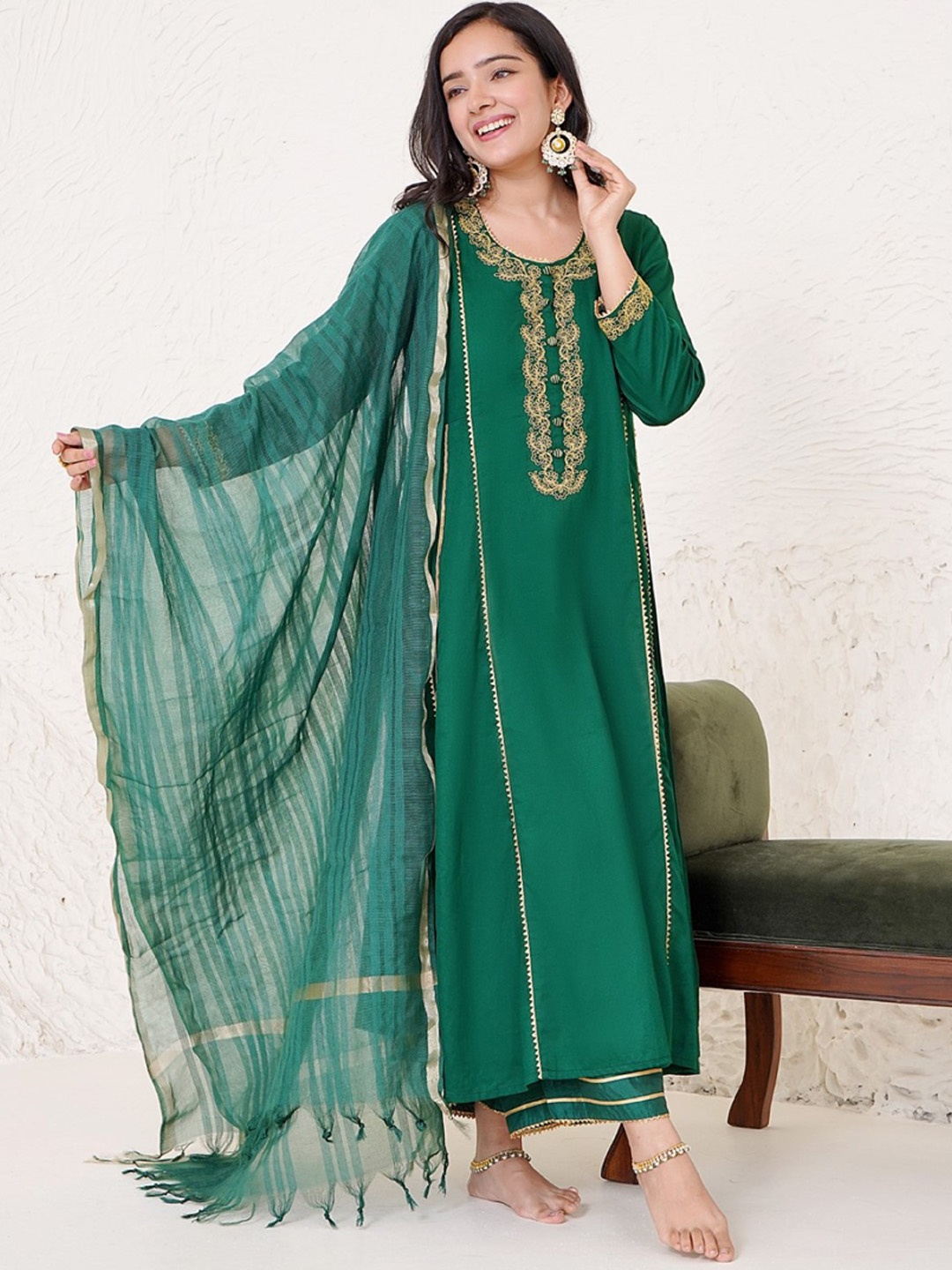 

NERO Floral Embroidered Round Neck Gotta Patti Straight Satin Kurta, Green