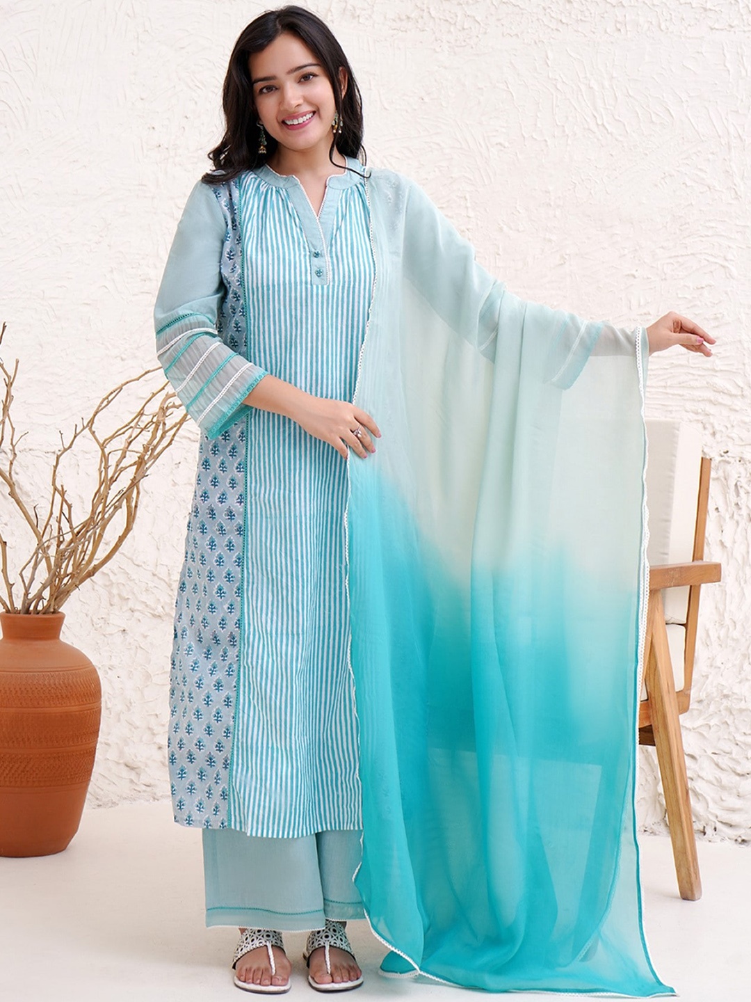 

NERO Checked Mandarin Collar Regular Sleeves Thread Work Cotton Kurta, Blue