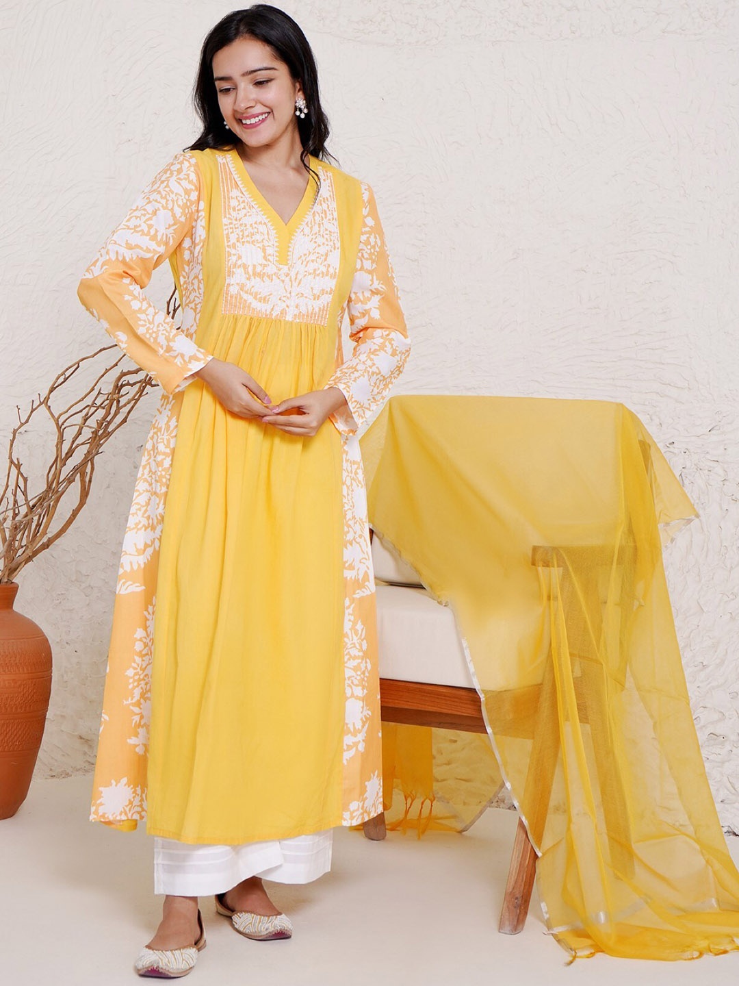 

NERO Ethnic Motifs Yoke Design Regular Sleeves Thread Work Cotton Kurta, Yellow