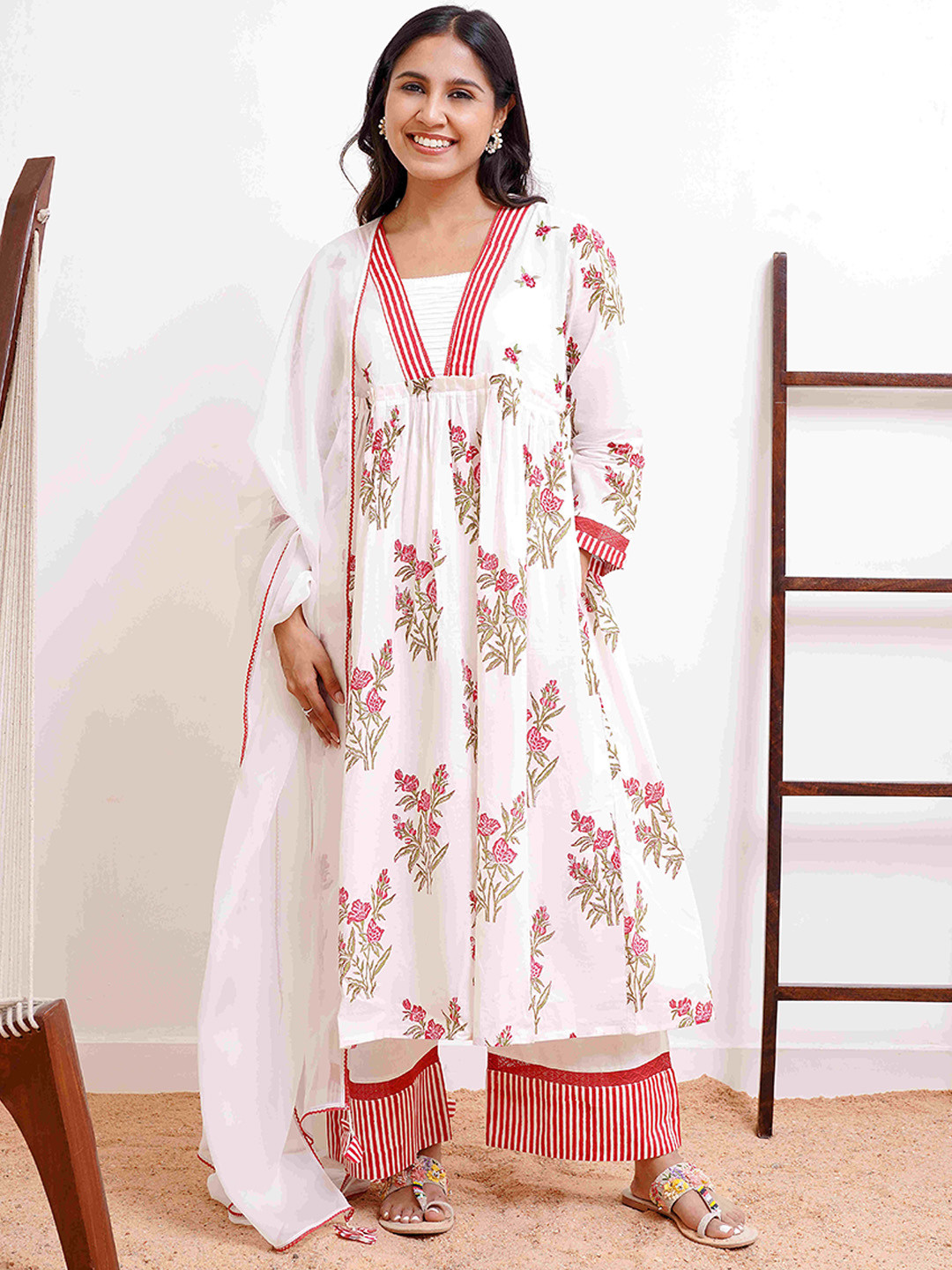 

NERO Floral Embroidered V-Neck Square Neck Regular Sleeves Cotton Chikankari Kurta, Cream