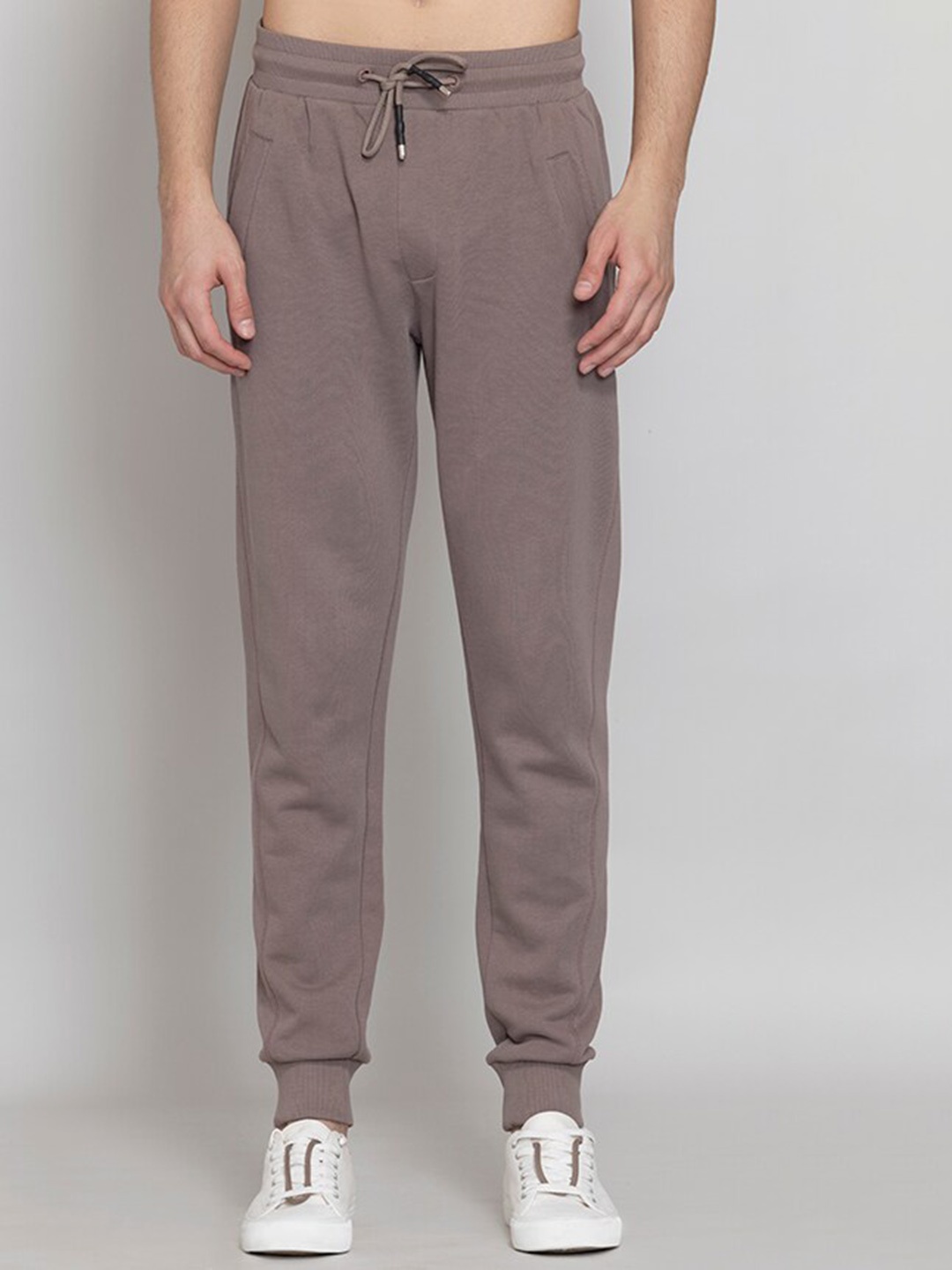 

Muvazo Men Mid-Rise Joggers, Brown